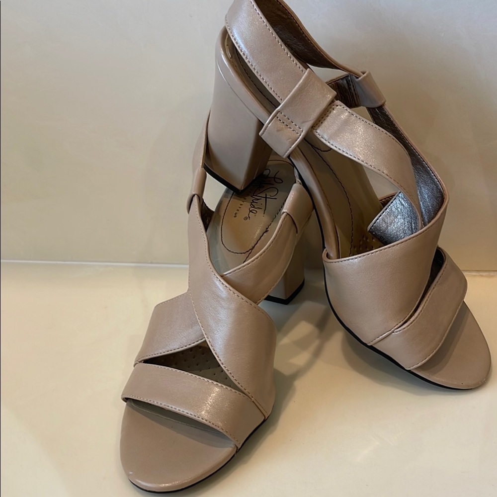 Women’s Life Stride Strappy Beige Heels Size 9
